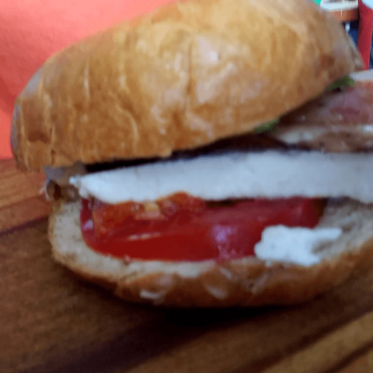 Cuernito de Jamón con Queso Panela