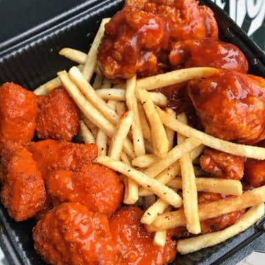 Alitas, Boneles y Papas