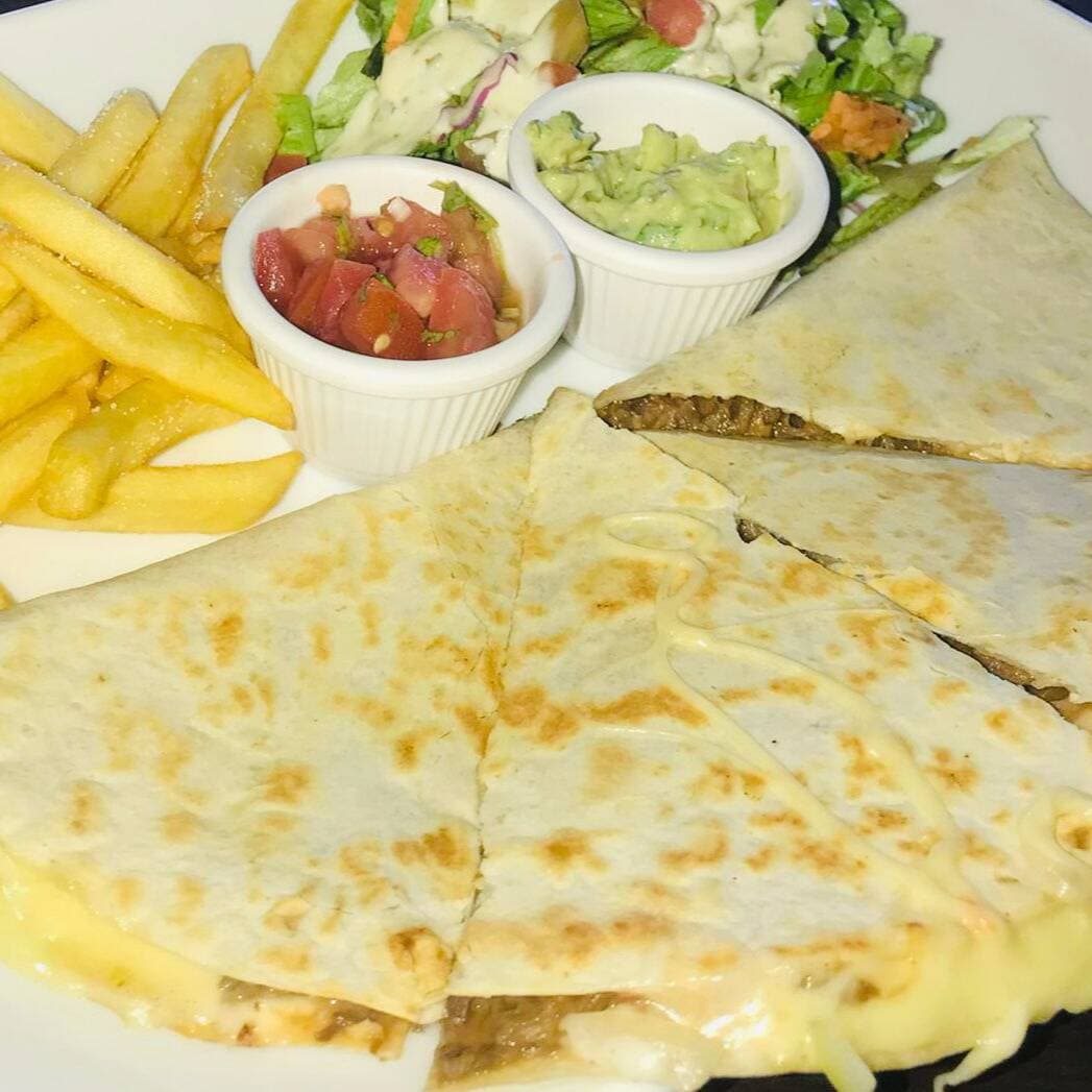 Quesadilla de Carne o Pollo