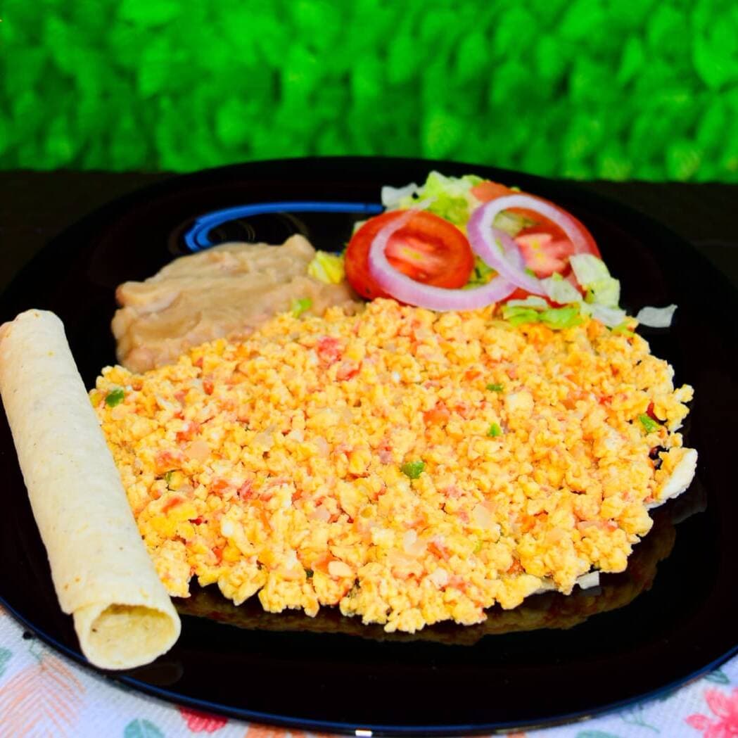 Combo Huevos Revueltos + Agua Fresca