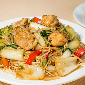 Menú Tallarín Especial con Pollo en Trozos