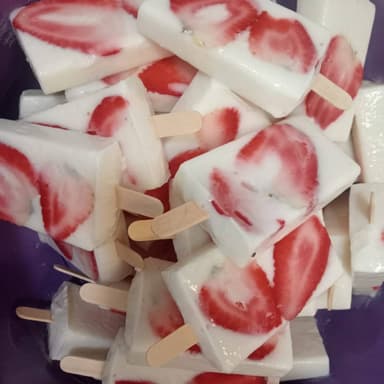 PALETA FRESAS CON CREMA NATURAL