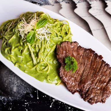 SPAGHETTI AL PESTO CON BISTEC