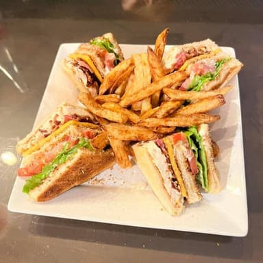 Club Sándwiches con Papas