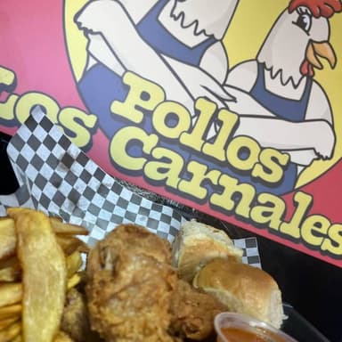 Pollo Frito 8 Piezas ( Incluye Papas y 4 Panes )