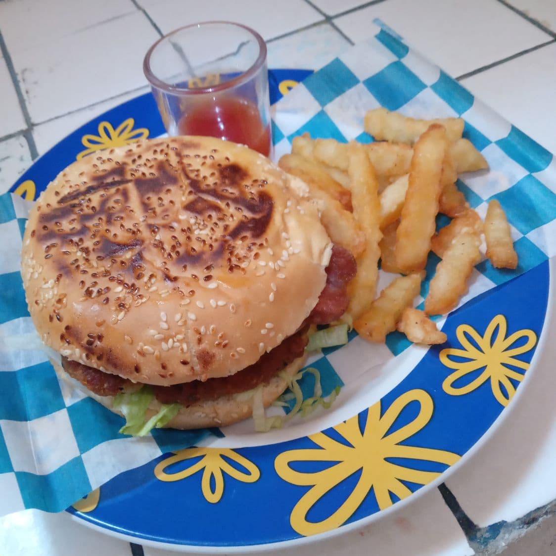 Hamburguesa Cencilla con Papas