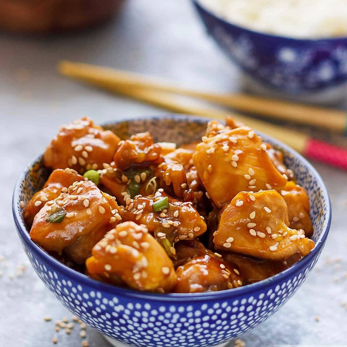 Teriyaki con Pollo + Agua del Día.