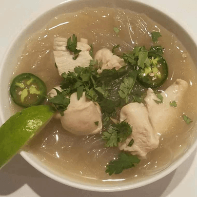 caldo de fideo cristalino
