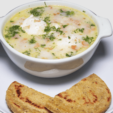 Caldo de Huevo con Doble Arepa