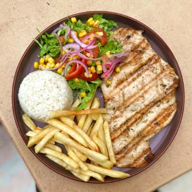 Pechuga de Pollo a la Parrilla más Bebida