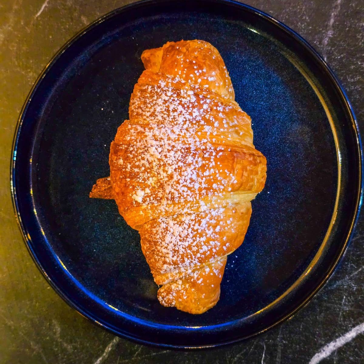Croissant de Queso con Zarzamora