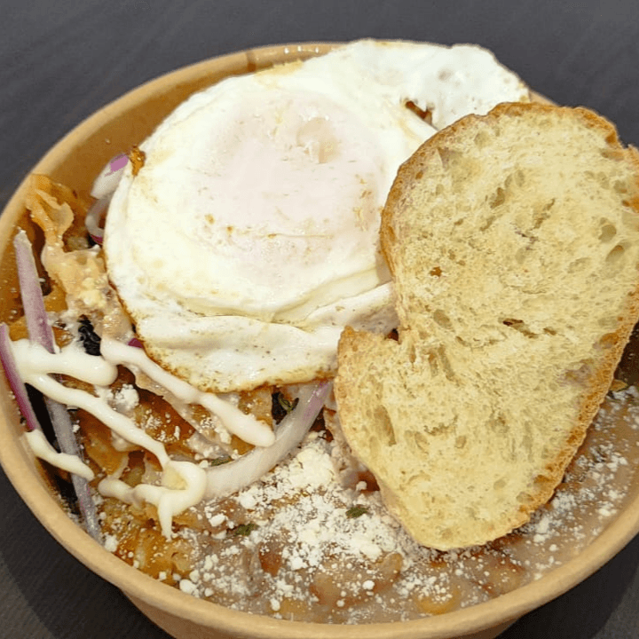 Chilaquiles Verdes con Huevo