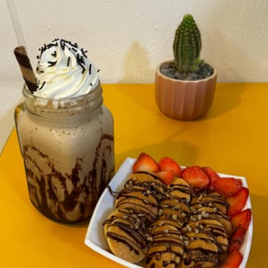 COMBO 7 (24 mini hotcake + 1 frape)