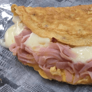 Omelette Relleno de Jamon con Queso