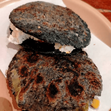 Gordita de queso oaxaca