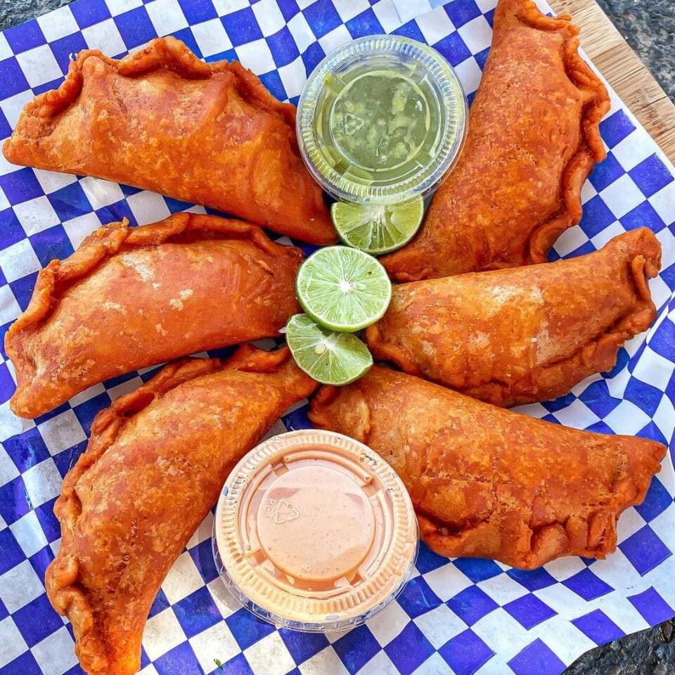 Empanada Rellena de Camaron Enchilado