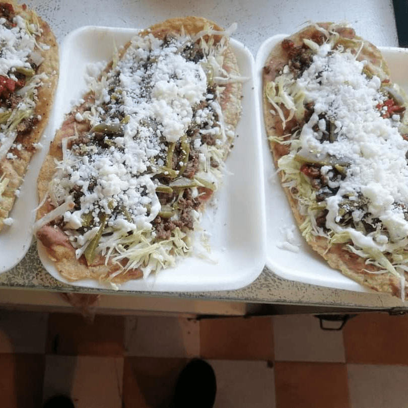 Huarache de Chorizo