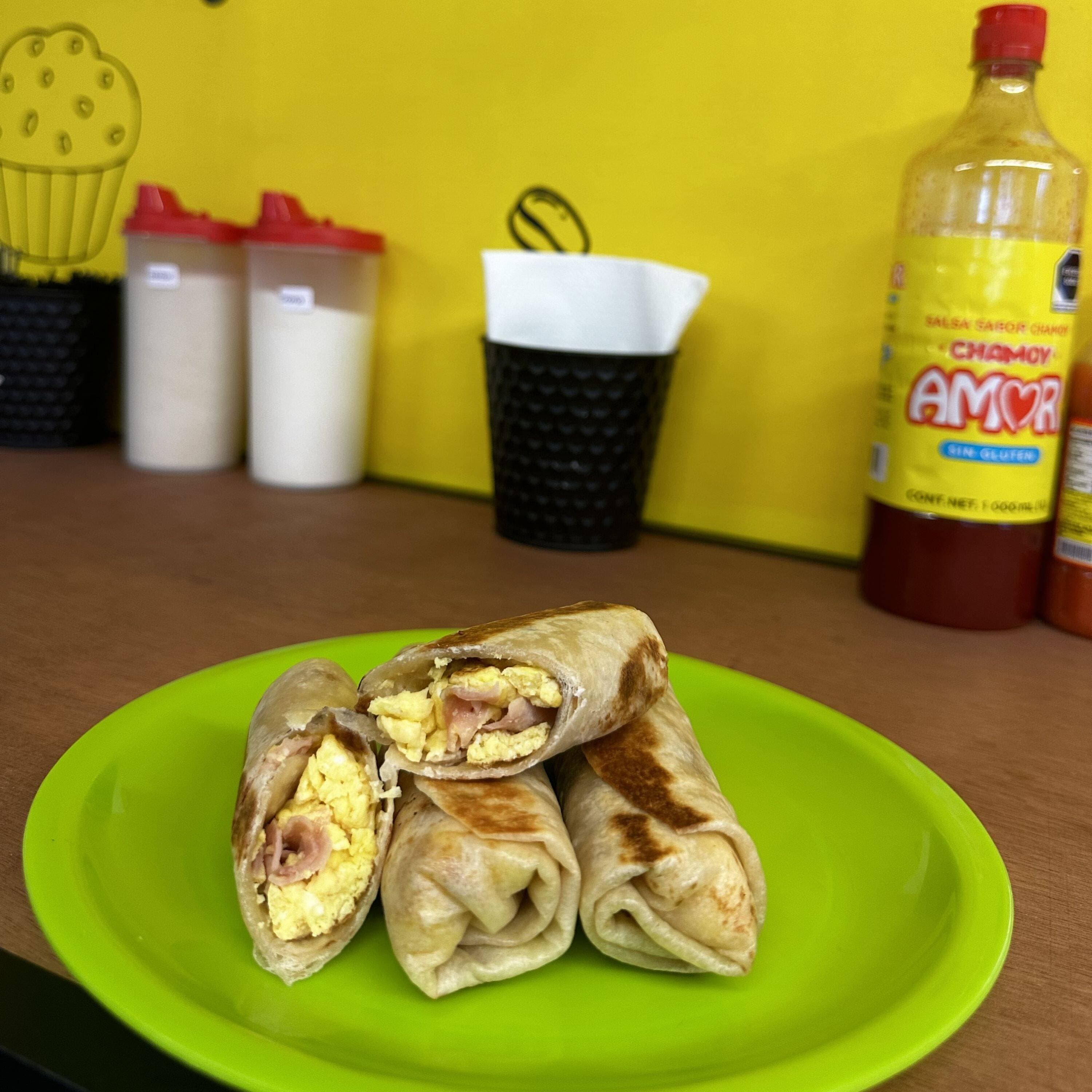 Burrito de Huevo con Carnes Frias