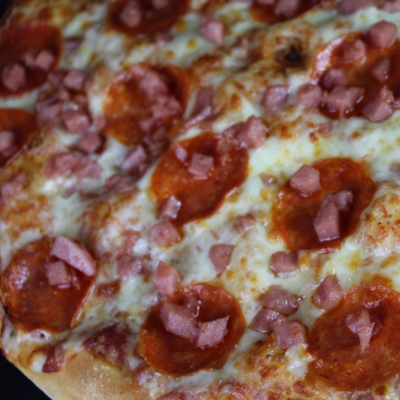 Pizza de Pepperoni y Jamón.