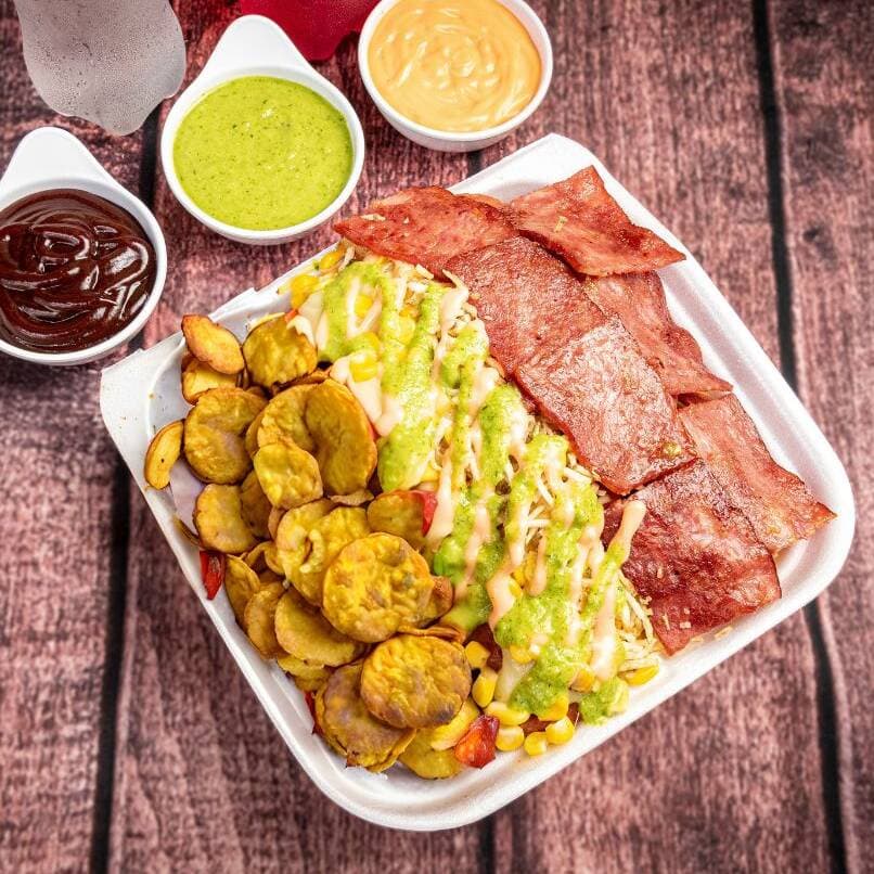 SALCHITOCINETAYMADURO 3 PERSONAS
