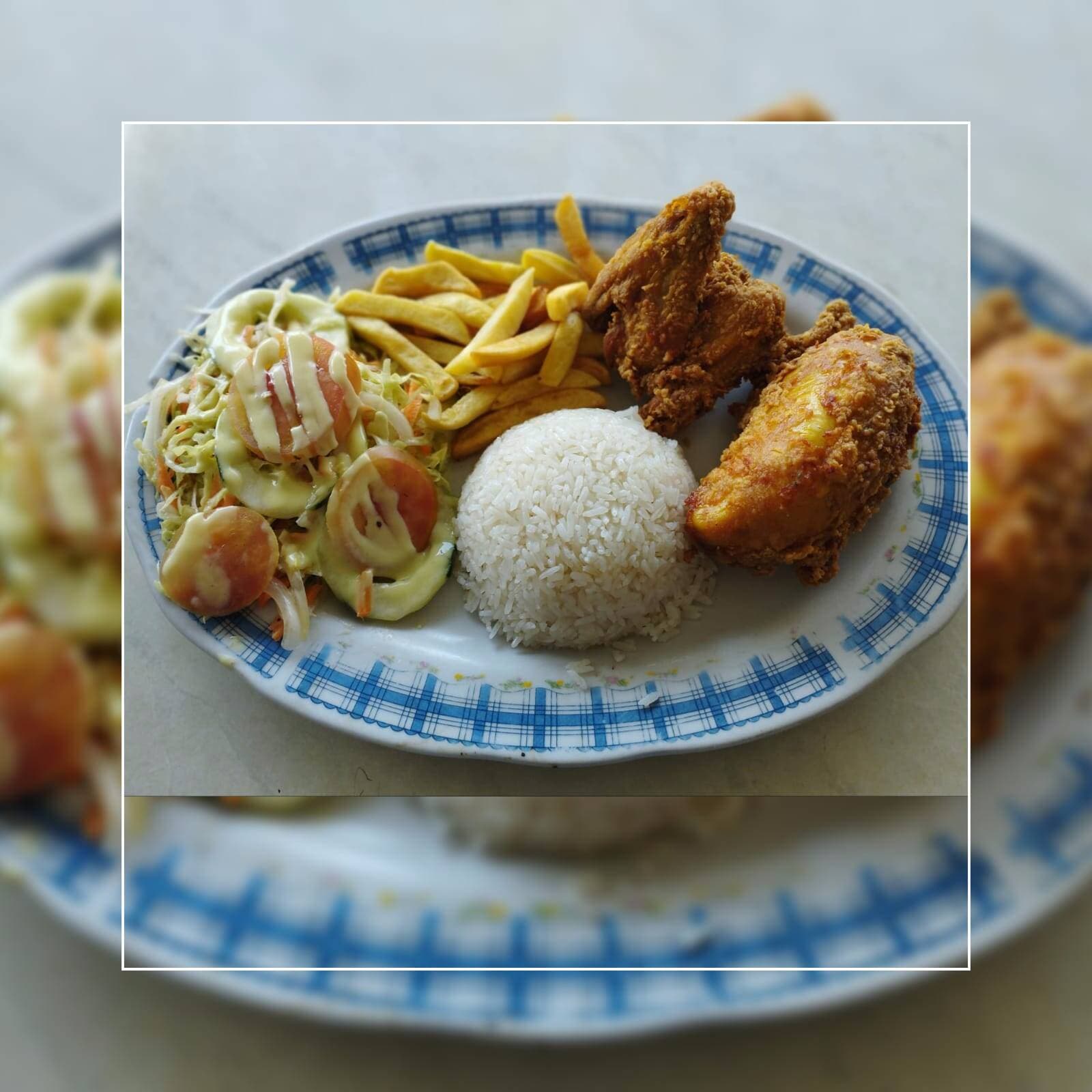 Bandeja con Pollo Broaster