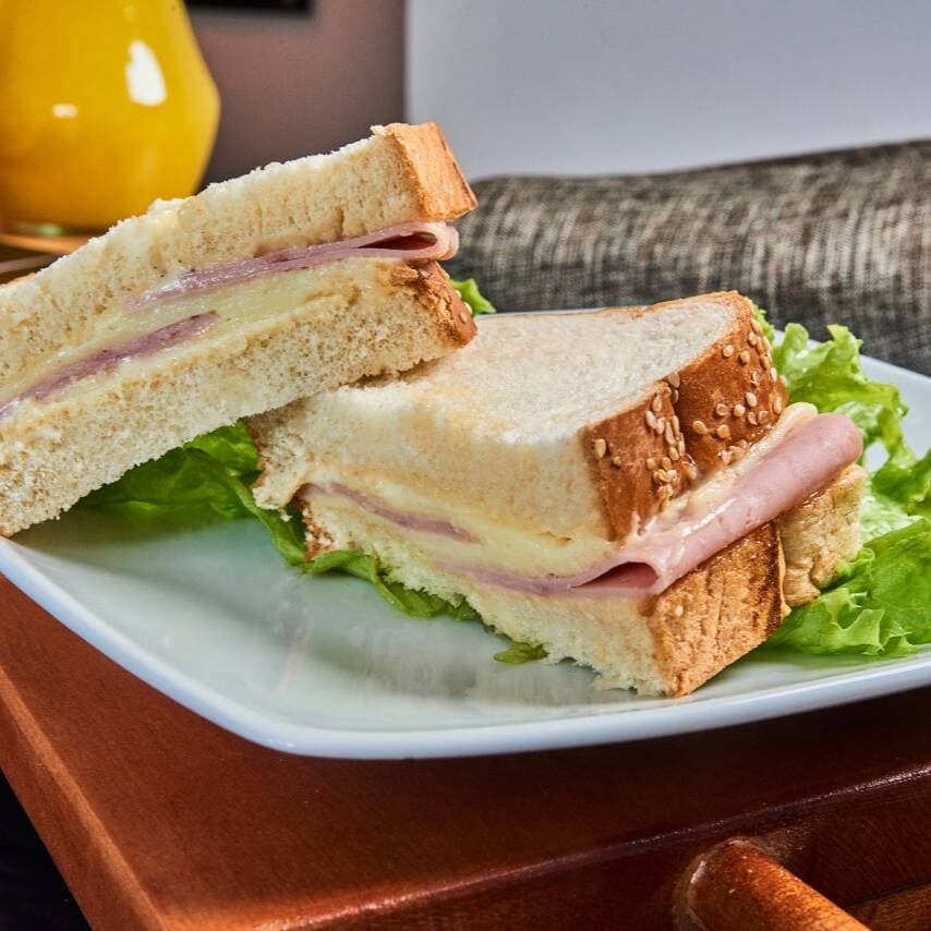 Sándwich Jamón y Queso