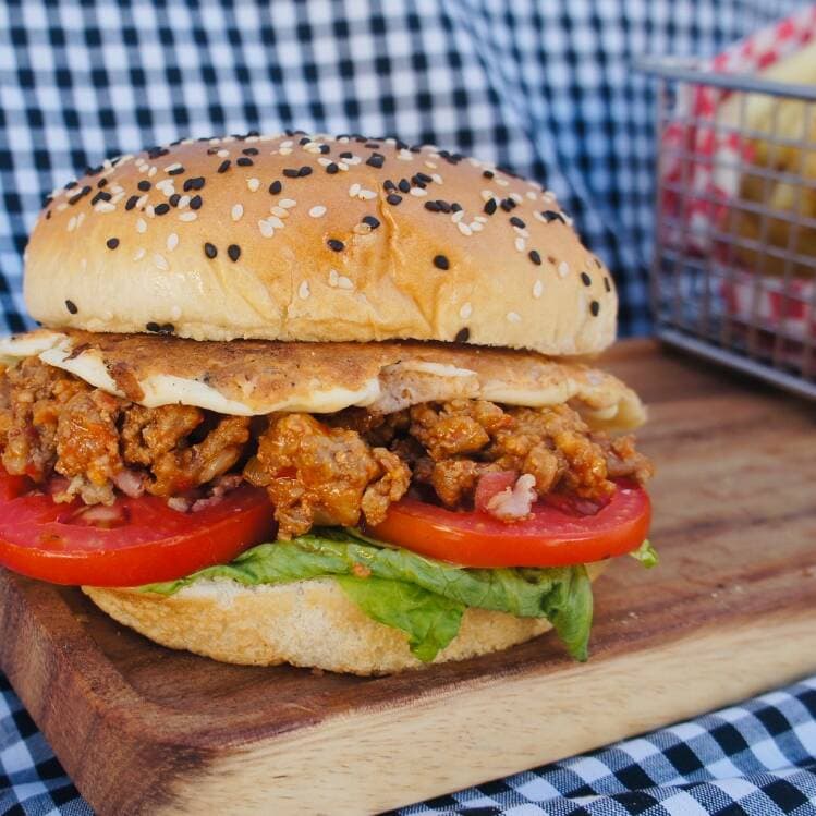 PASTOR BURGER + PAPAS FRITAS
