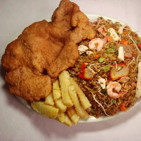 Combo Arroz Chino con Chuleta y Papas