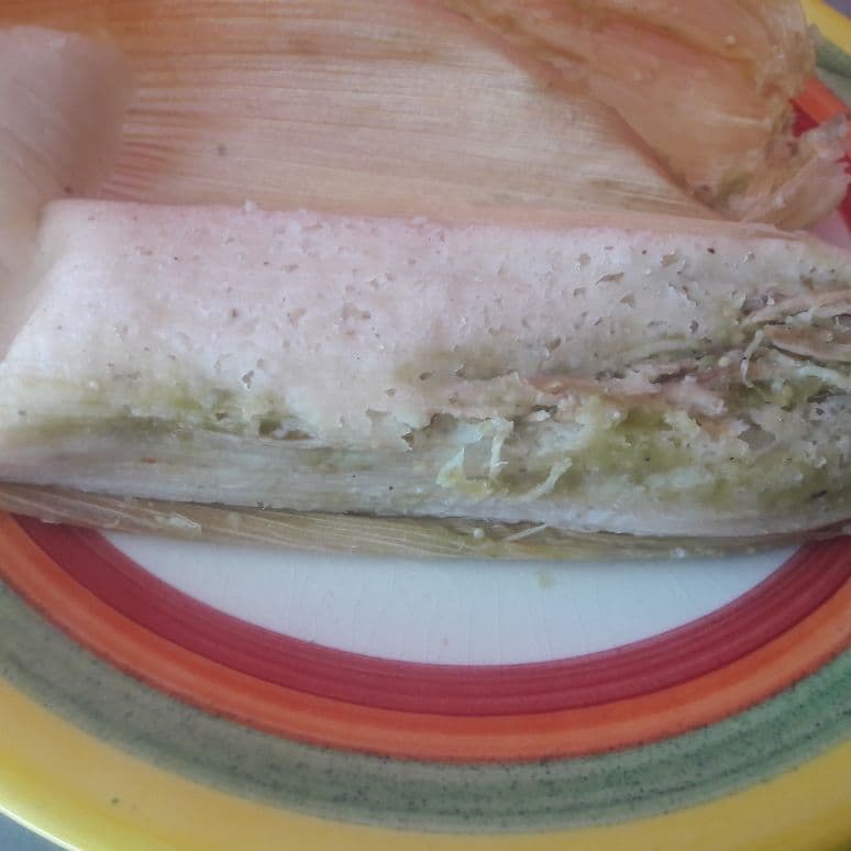 TAMAL VERDE CON CARNE