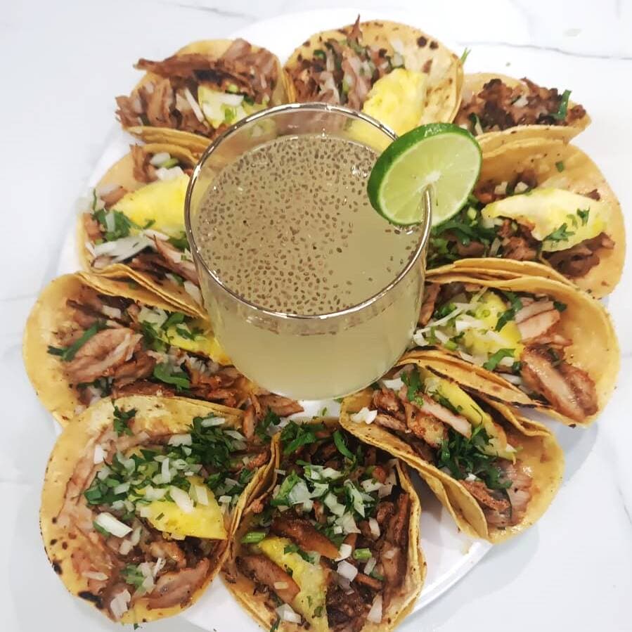 9 tacos al pastor + Agua