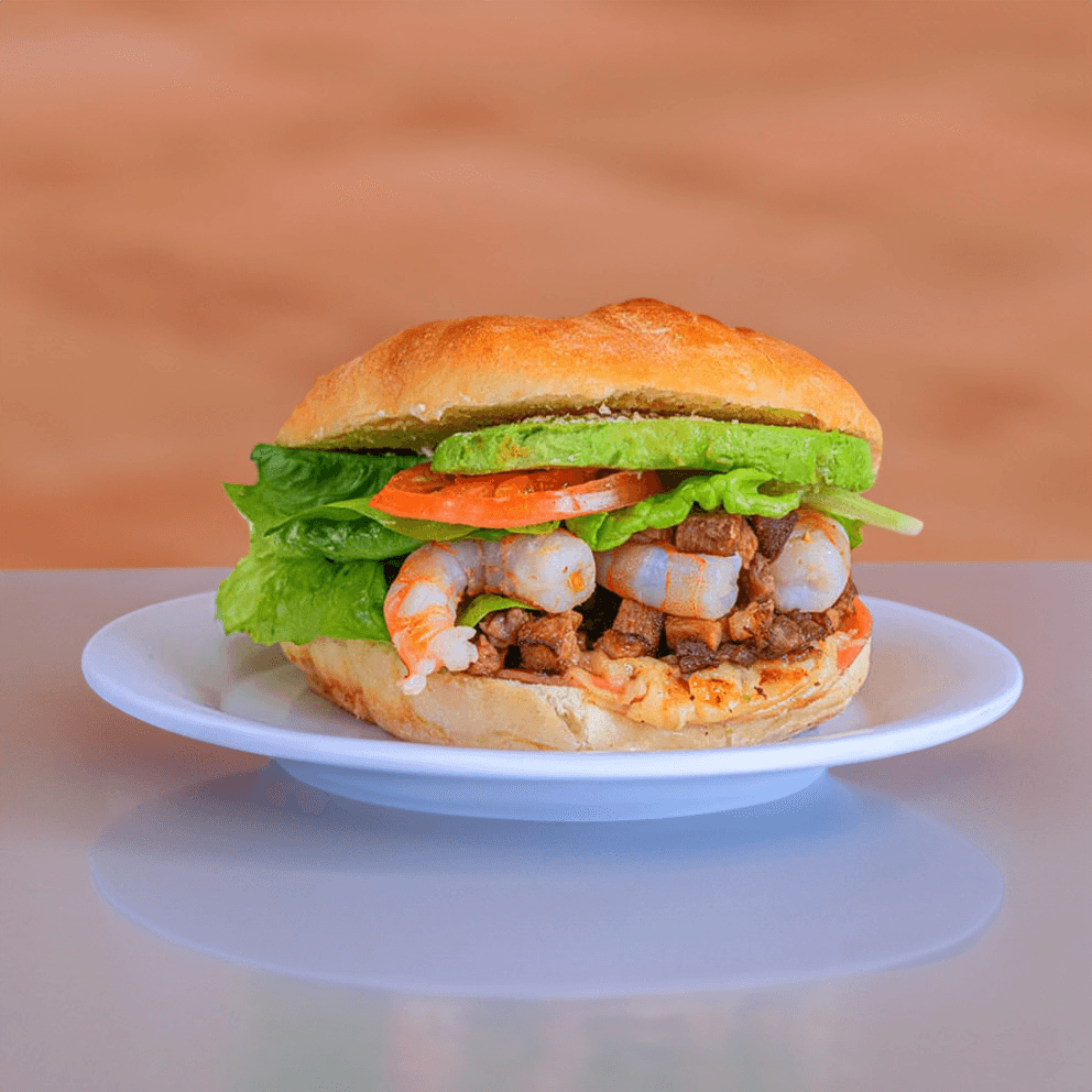 Torta de Guacamole, Camarones y Arrachera