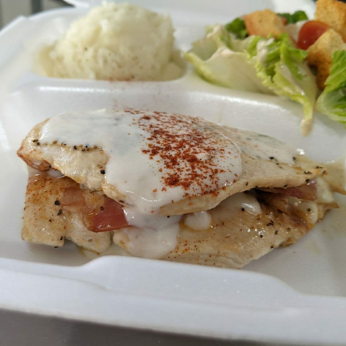Pechuga Rellena de Tocino y Queso