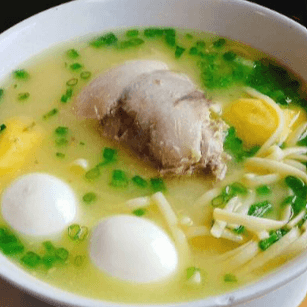 Caldo con 2 huevos