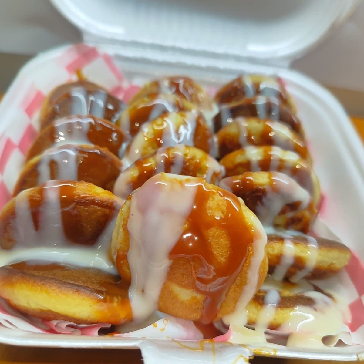 Mini Hot Cakes Cajeta con Lechera