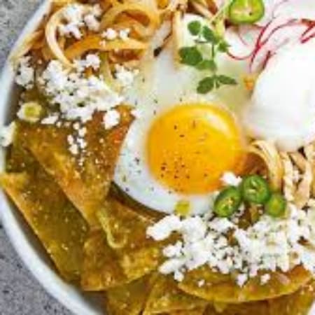 Chilaquiles Verdes con Huevo Estrellado