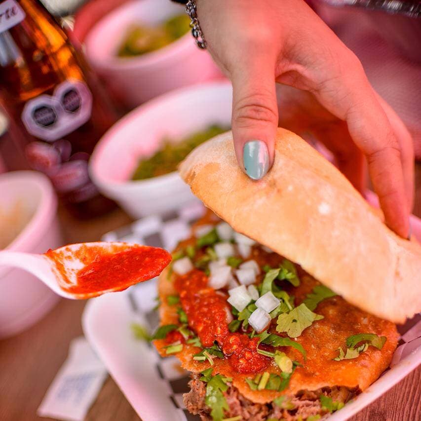 Lonche de Birria con Queso