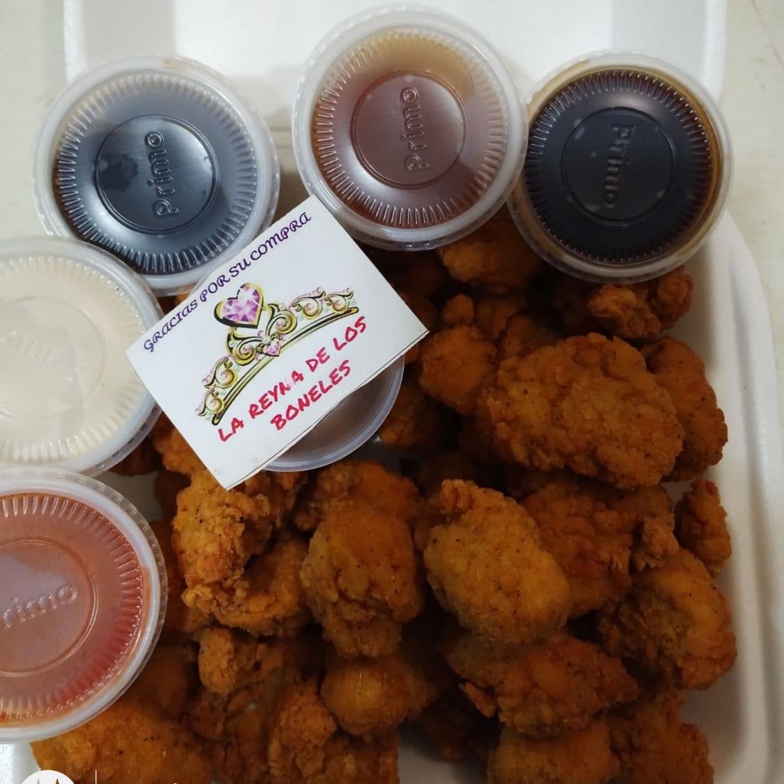 1KILO DE BONELES CON 5 CUPS DE SALSAS