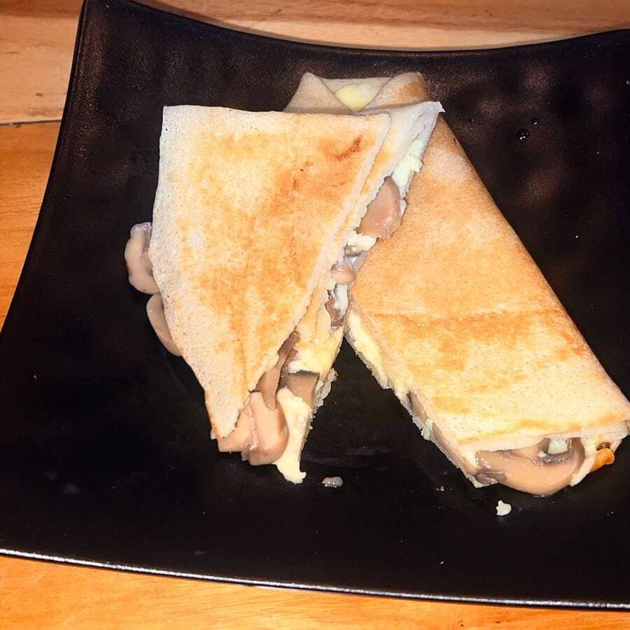 Crepa Champiñones con Queso Mozarella
