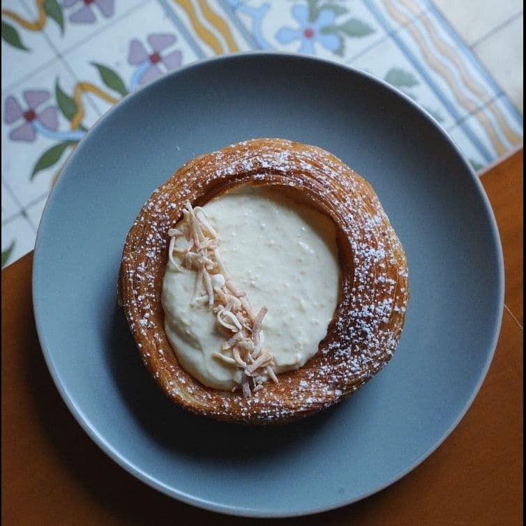 Croissant diplomatico de coco