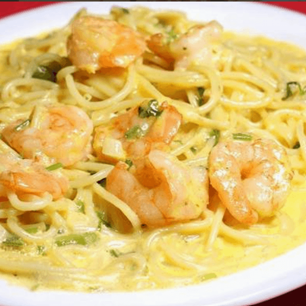 Espagueti en Salsa Blanca con Camarones