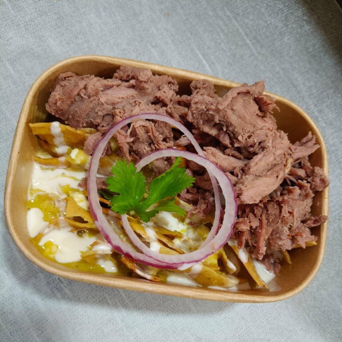 CHILAQUILES CALASIA CON ARRACHERA