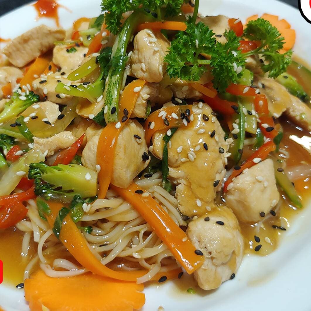 Yakisoba de pollo