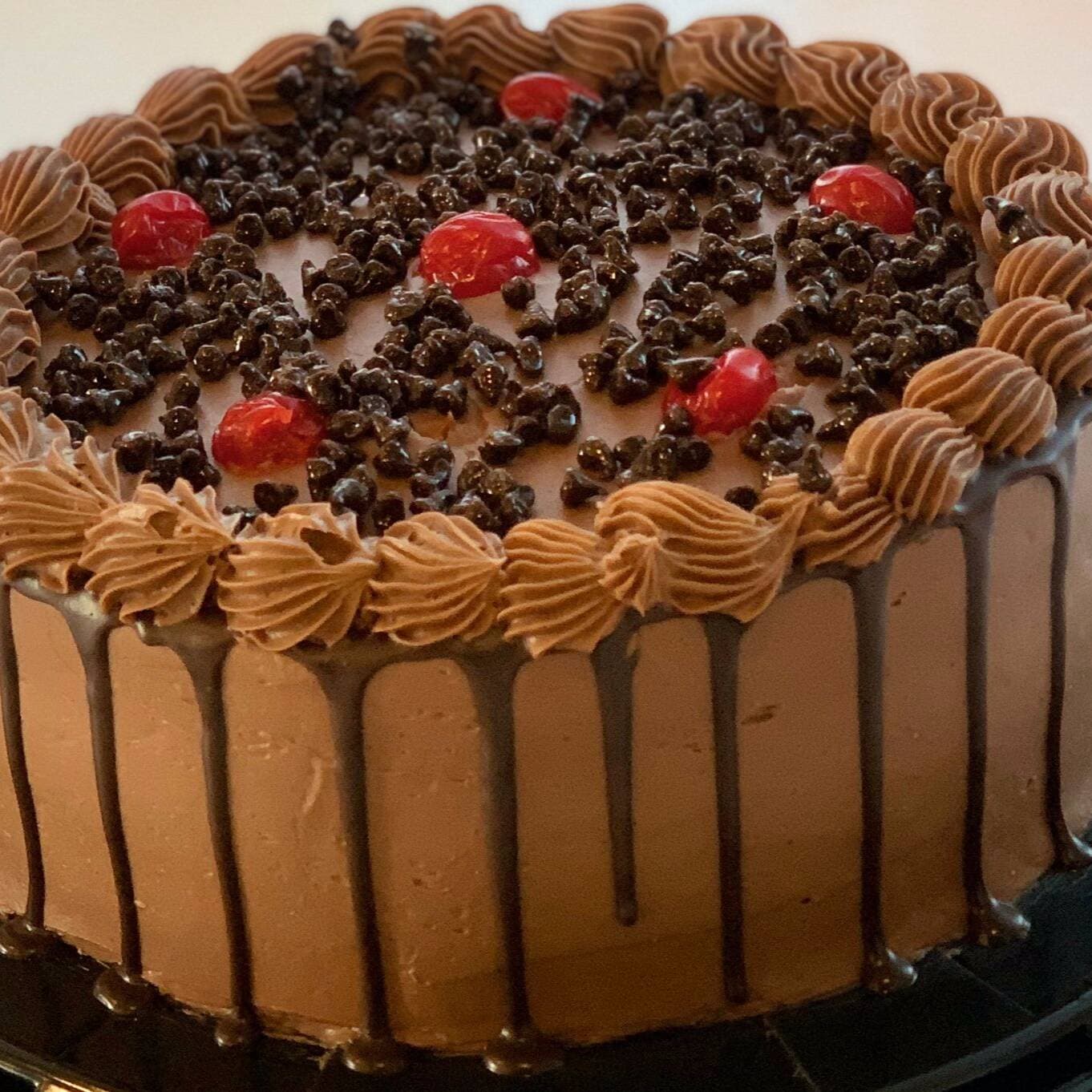 Pastel de Chocolate Suizo Mediano