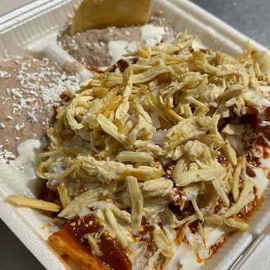 Chilaquiles ____ Con Pollo
