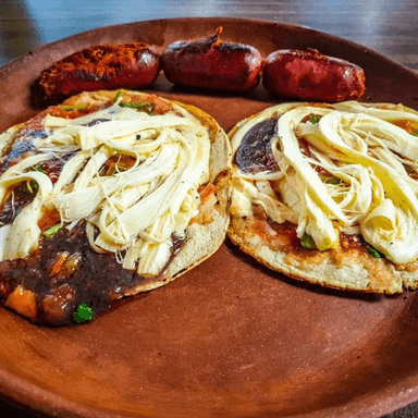 Memelita Tomate Quesillo