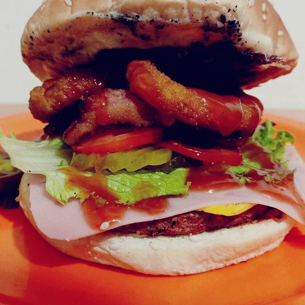 Hamburguesa Tradicional Suprema con Papas