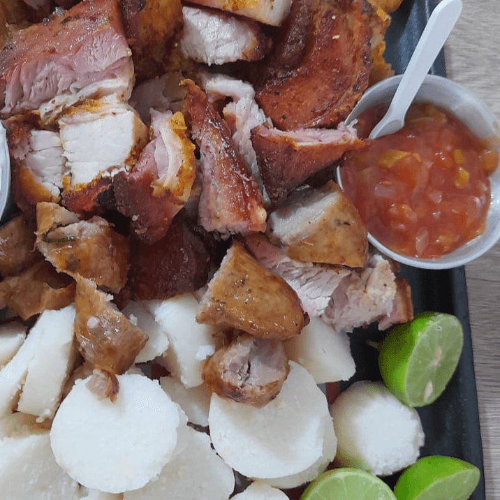COMBINADA DE CHICHARRON CON CHORIZO