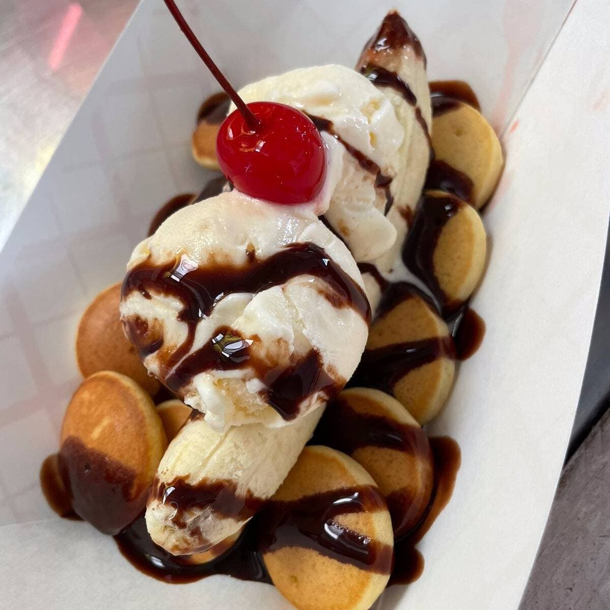 Hot Cakes Banana Split