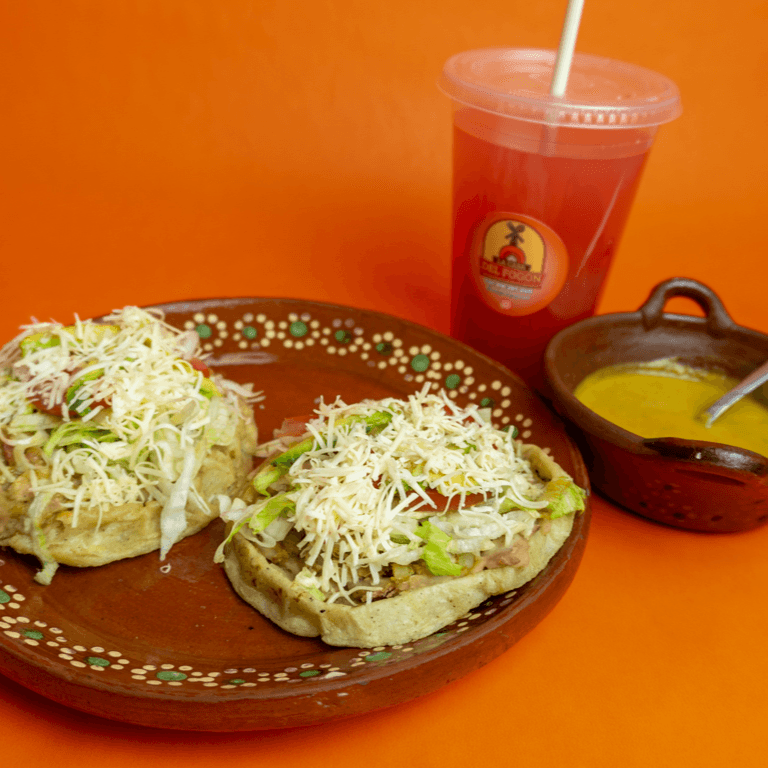 Fogombo de 2 Sopes + 1 Agua Fresca
