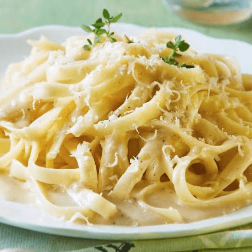 FETUCCINI TRADICIONAL ALFREDO CON PECHUGA DE POLLO